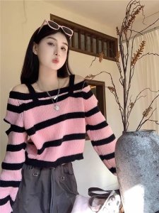 (image for) 2023 new trendy street-chic and beautiful sweater women's niche design contrasting striped suspender knitted top